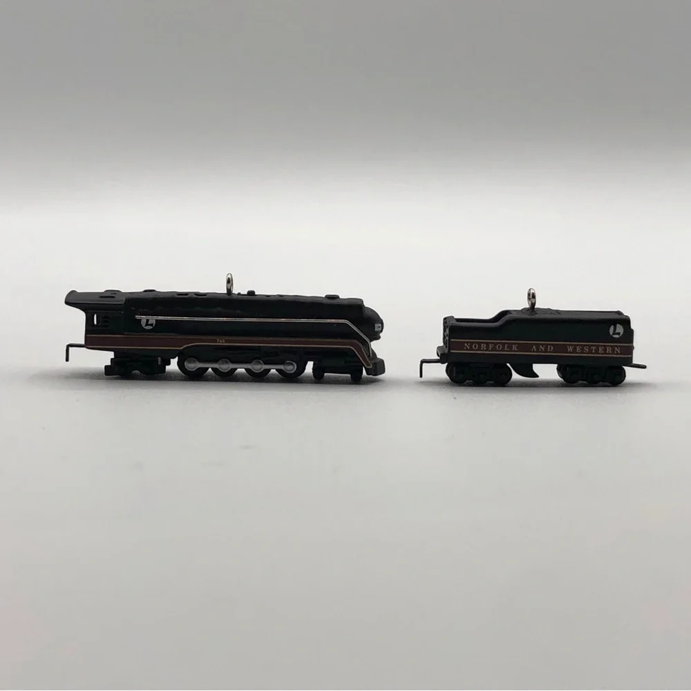 Hallmark Keepsake Ornament 1999 Locomotive & Tender Lionel 746 Norfolk & Western